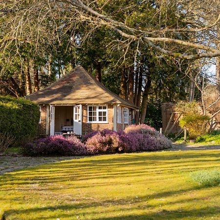 Old Mill Lodge By Huluki Sussex Stays Hurstpierpoint エクステリア 写真
