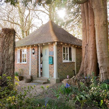 Old Mill Lodge By Huluki Sussex Stays Hurstpierpoint エクステリア 写真