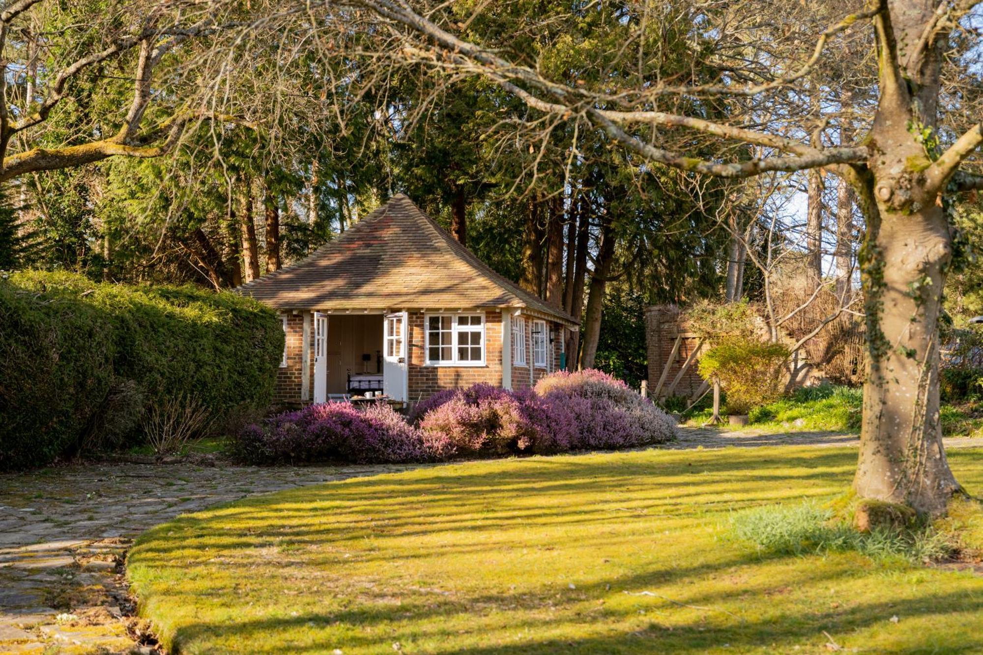 Old Mill Lodge By Huluki Sussex Stays Hurstpierpoint エクステリア 写真