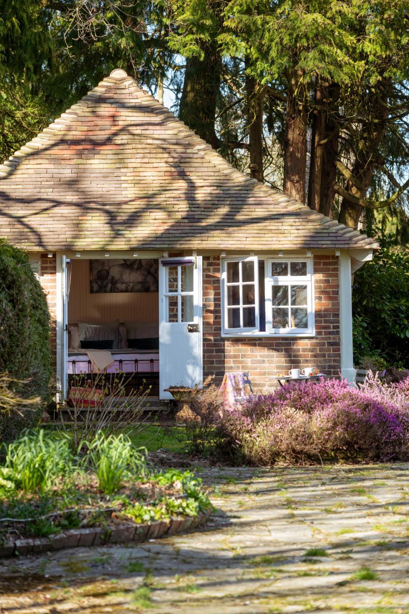 Old Mill Lodge By Huluki Sussex Stays Hurstpierpoint エクステリア 写真