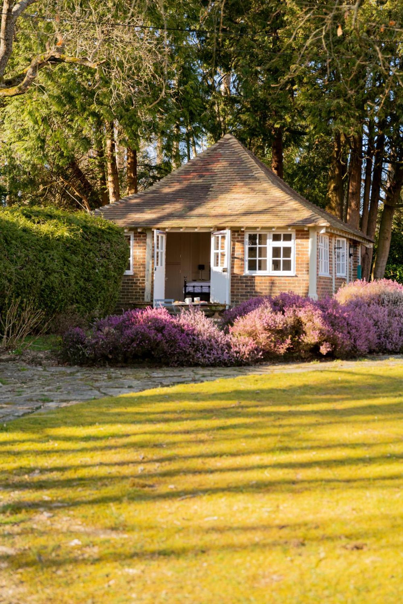 Old Mill Lodge By Huluki Sussex Stays Hurstpierpoint エクステリア 写真