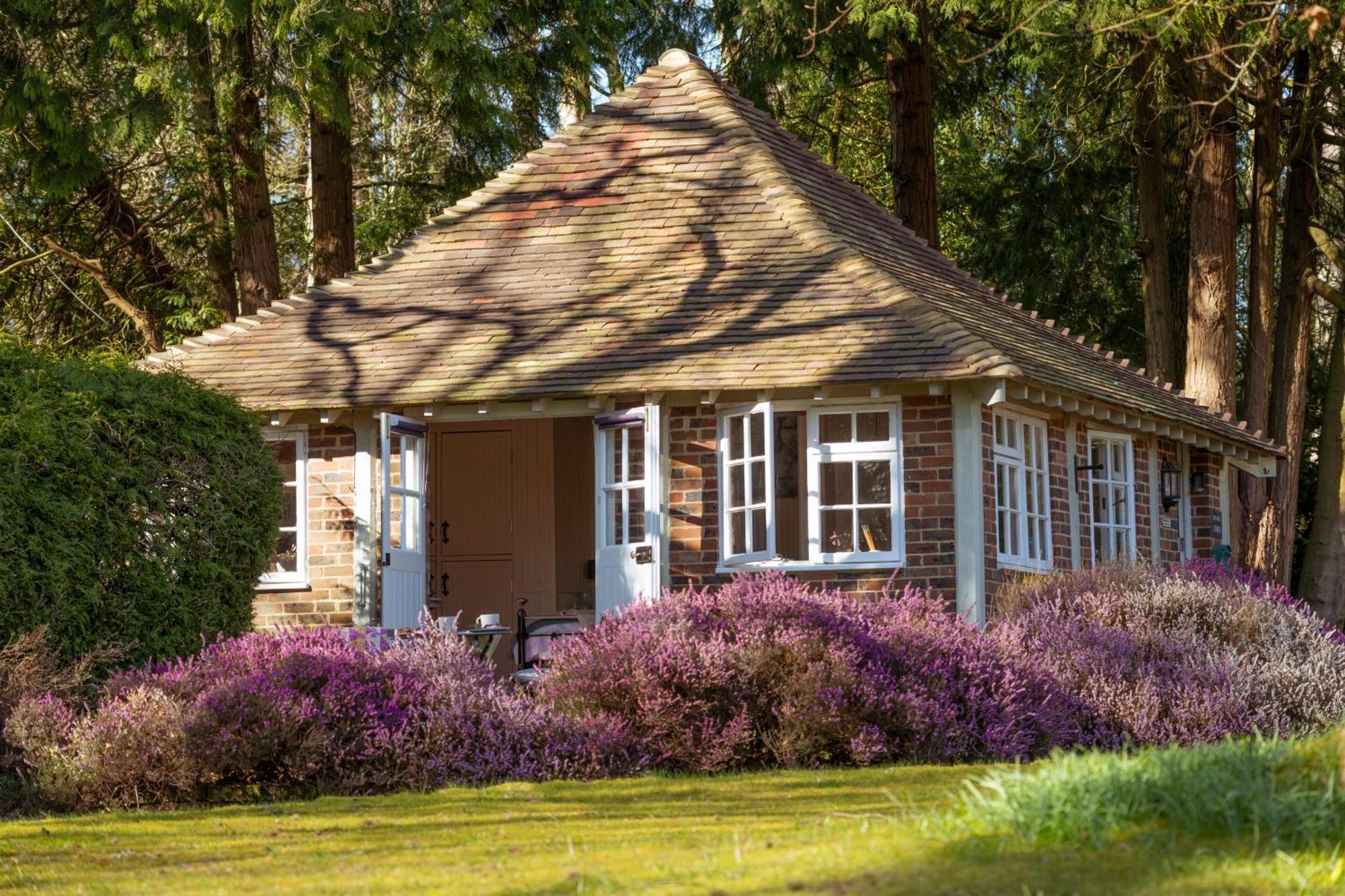 Old Mill Lodge By Huluki Sussex Stays Hurstpierpoint エクステリア 写真