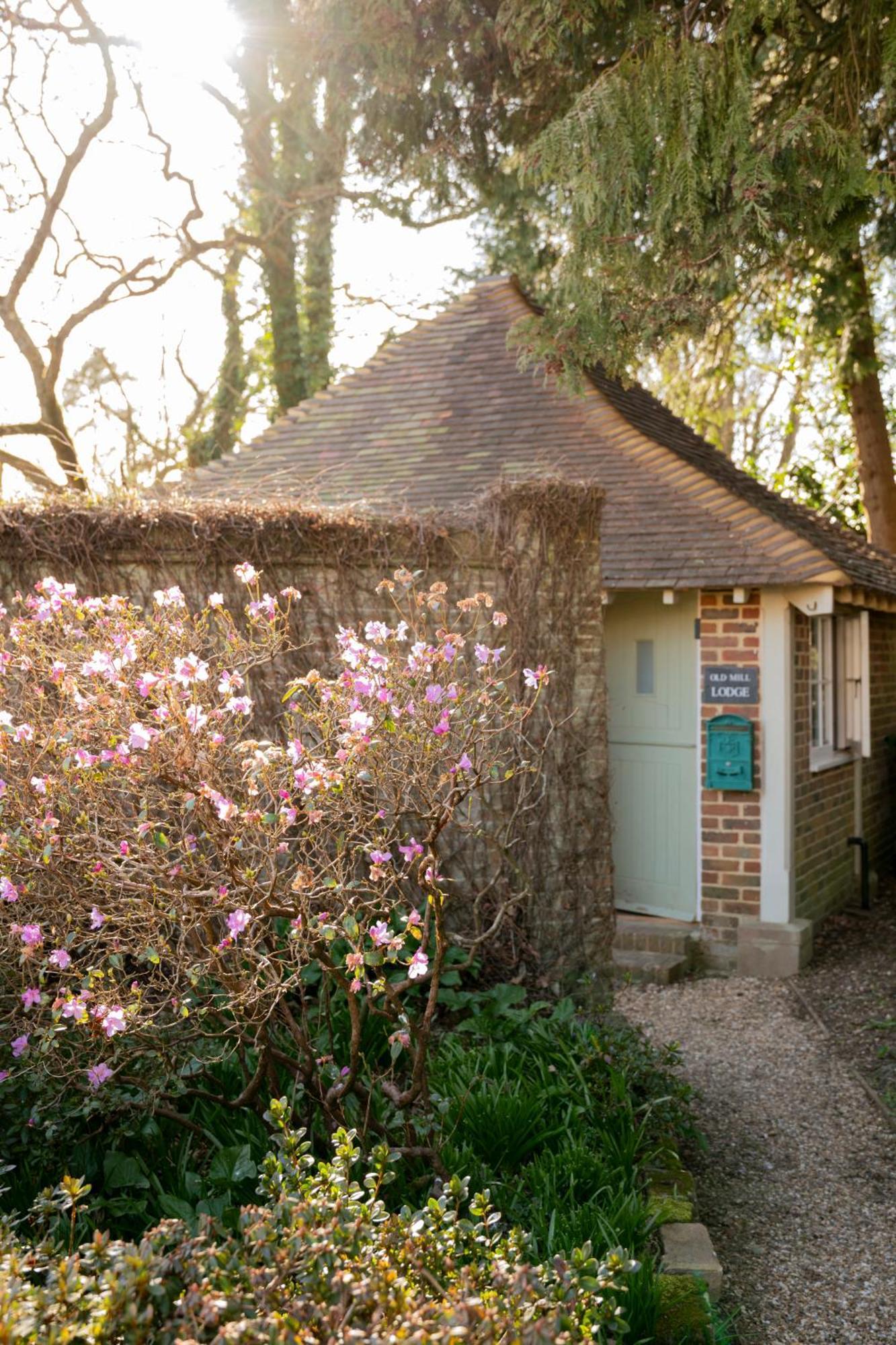Old Mill Lodge By Huluki Sussex Stays Hurstpierpoint エクステリア 写真