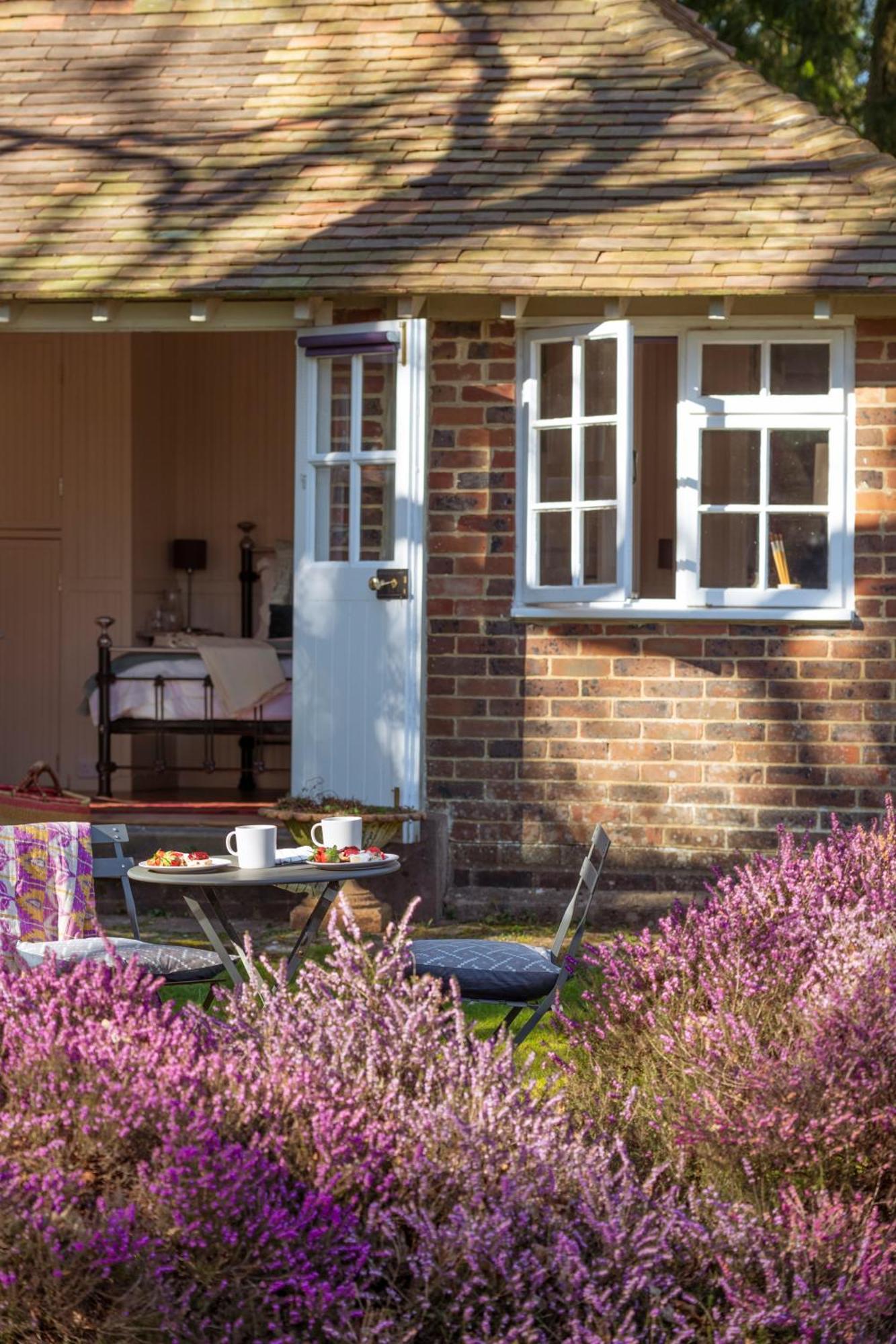 Old Mill Lodge By Huluki Sussex Stays Hurstpierpoint エクステリア 写真