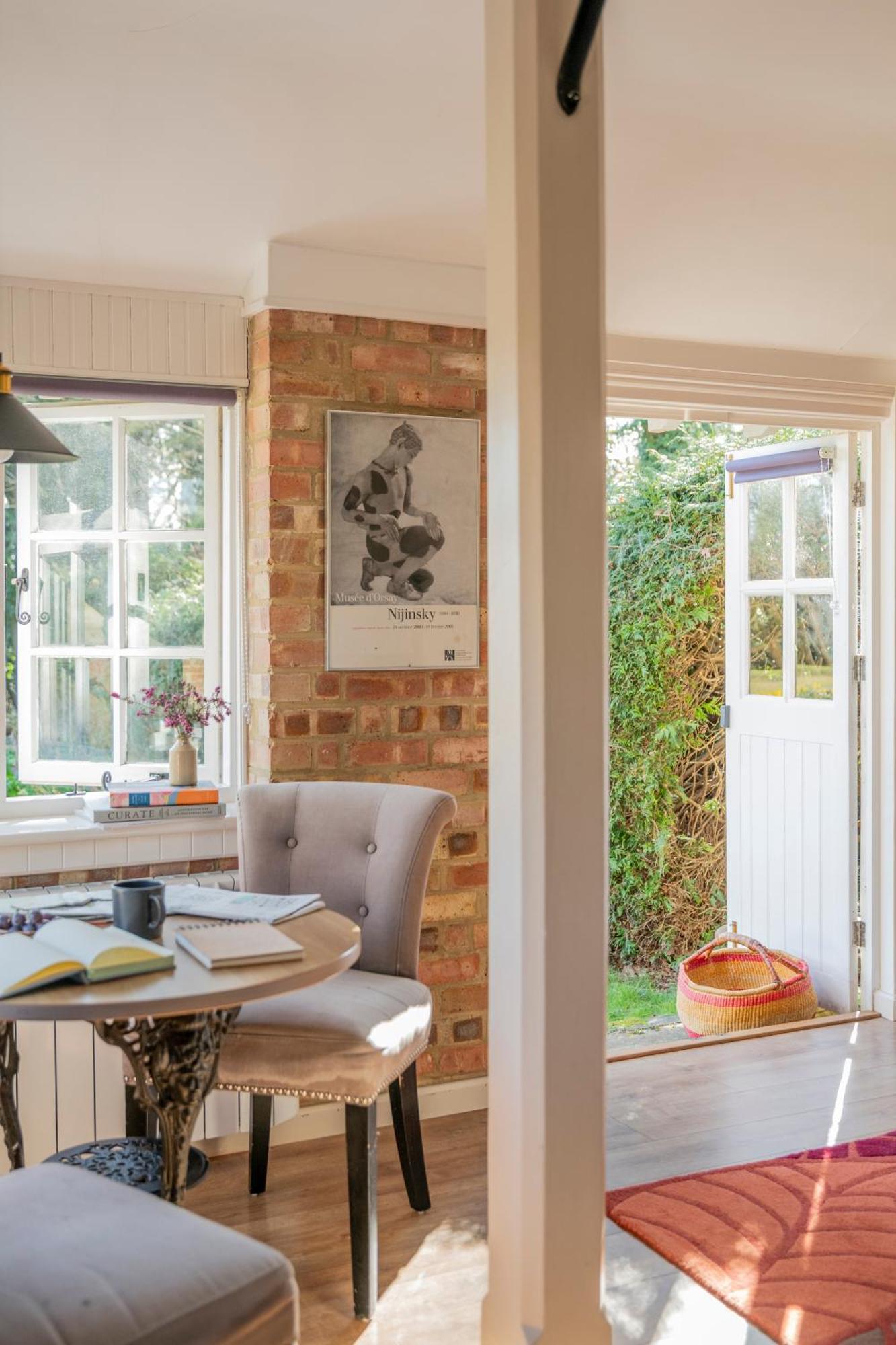 Old Mill Lodge By Huluki Sussex Stays Hurstpierpoint エクステリア 写真