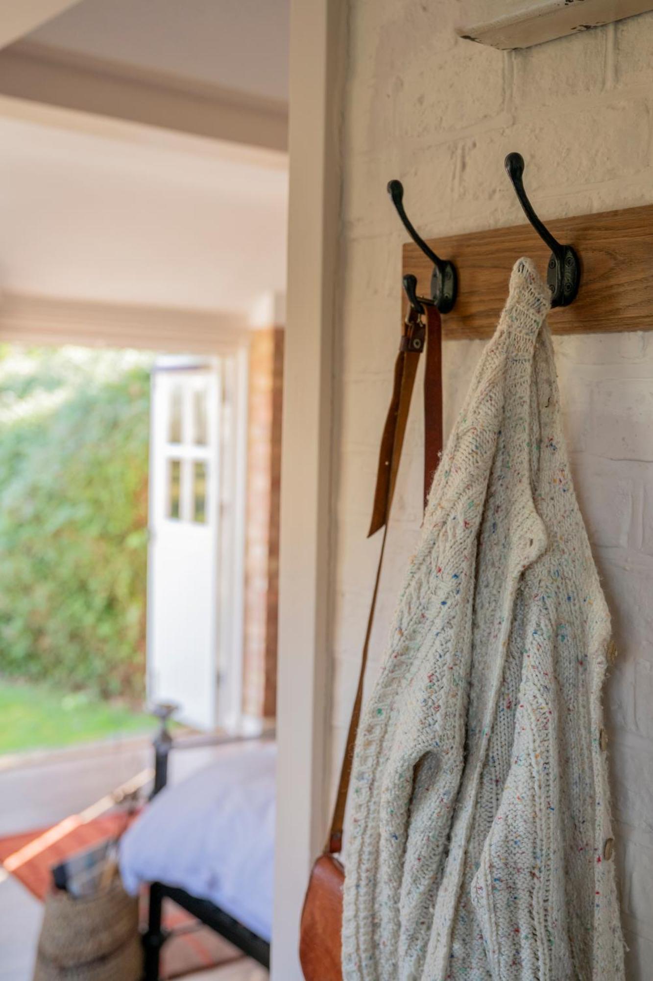 Old Mill Lodge By Huluki Sussex Stays Hurstpierpoint エクステリア 写真