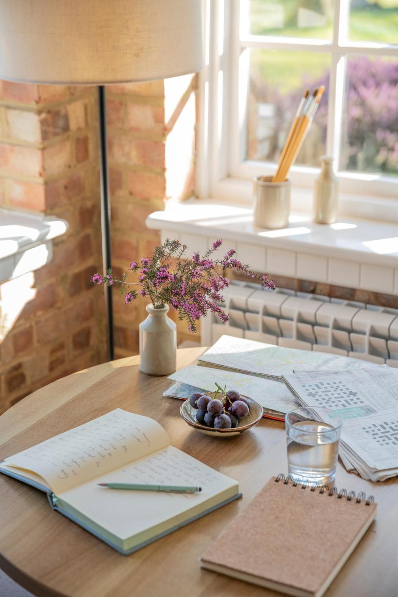 Old Mill Lodge By Huluki Sussex Stays Hurstpierpoint エクステリア 写真